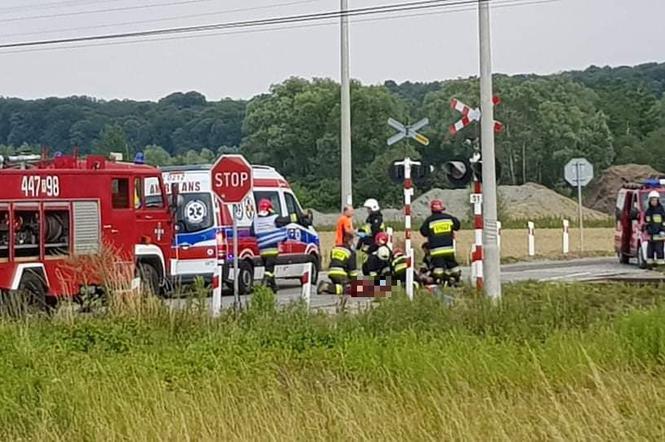 SZYNOBUS ZDERZYŁ SIĘ ze skuterem. Jedna osoba nie żyje!