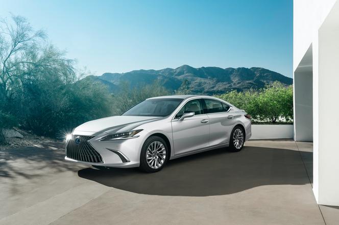 Lexus ES 300h (lifting 2021)