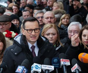 Mateusz Morawiecki pojawił się w budynku prokuratury w Warszawie. Ma usłyszeć zarzuty ws. wyborów korespondencyjnych z 2020 roku