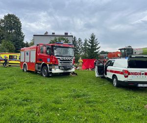Śmiertelny wypadek pod Sieradzem. 37-latek porażony przed prąd [ZDJĘCIA]. K