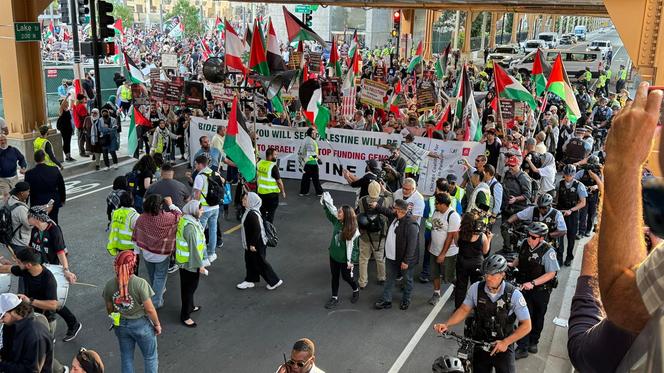 Niemal 70 zatrzymanych po protestach w czasie DNC