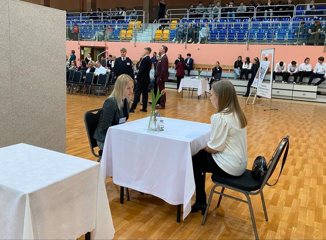 Znamy wyniki Mistrzostw Młodych Kelnerów. Zwyciężyła uczennica siedleckiej „Samochodówki”