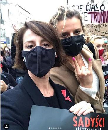 Gwiazdy protestują na Strajku Kobiet. Aktorka "M jak miłość" została pobita
