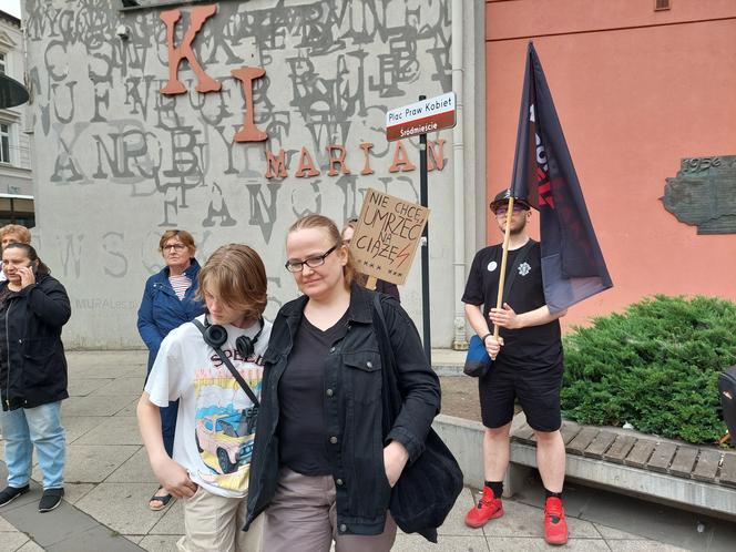 Protest kobiet w Bydgoszczy po śmierci ciężarnej pani Doroty. „Chcemy żyć w Europie XXI wieku”