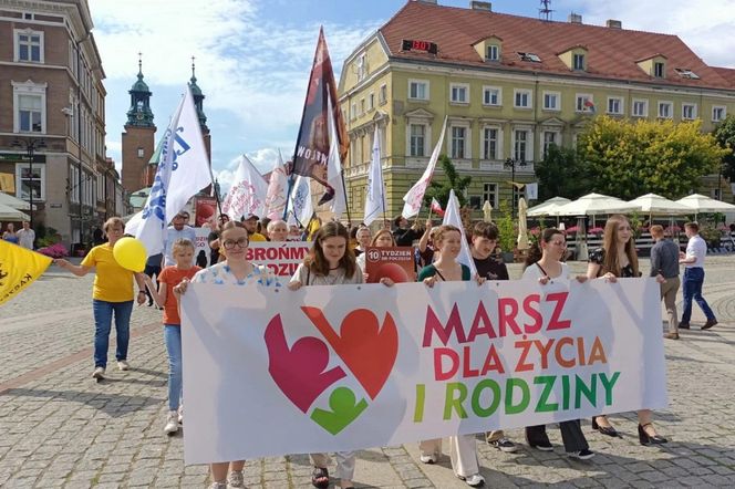 Ulicami Gniezna przeszedł Marsz dla Życia i Rodziny
