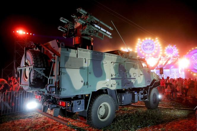 Wakacyjna Trasa Dwójki w Elblągu. Koncert piosenki wojskowej państw NATO