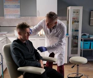 M jak miłość odc. 1876.  Paweł (Rafał Mroczek), Artur Rogowski (Robert Moskwa)