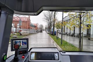 Bus bez kierowcy wozi ludzi