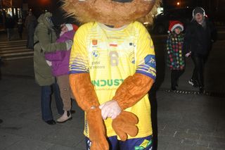 Orszak Świętego Mikołaja i choinka w Rynku w Kielcach