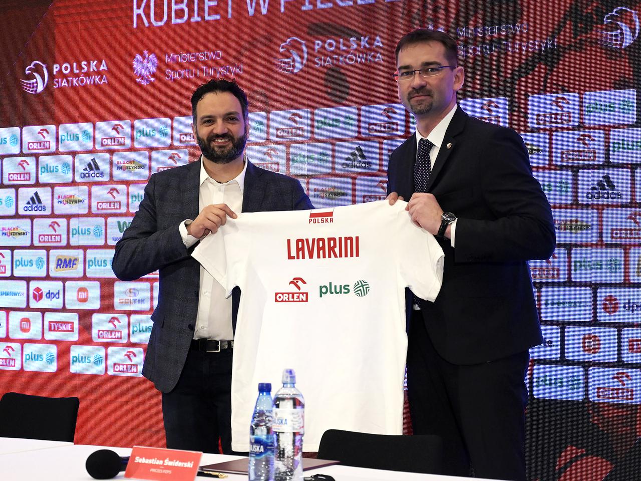 Świderski przywitał w Polsce nowego trenera kadry siatkarek. „Mam nadzieję, że weryfikacja nie będzie potrzebna”.  