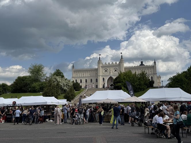 Tłumy na placu Zamkowym w Lublinie
