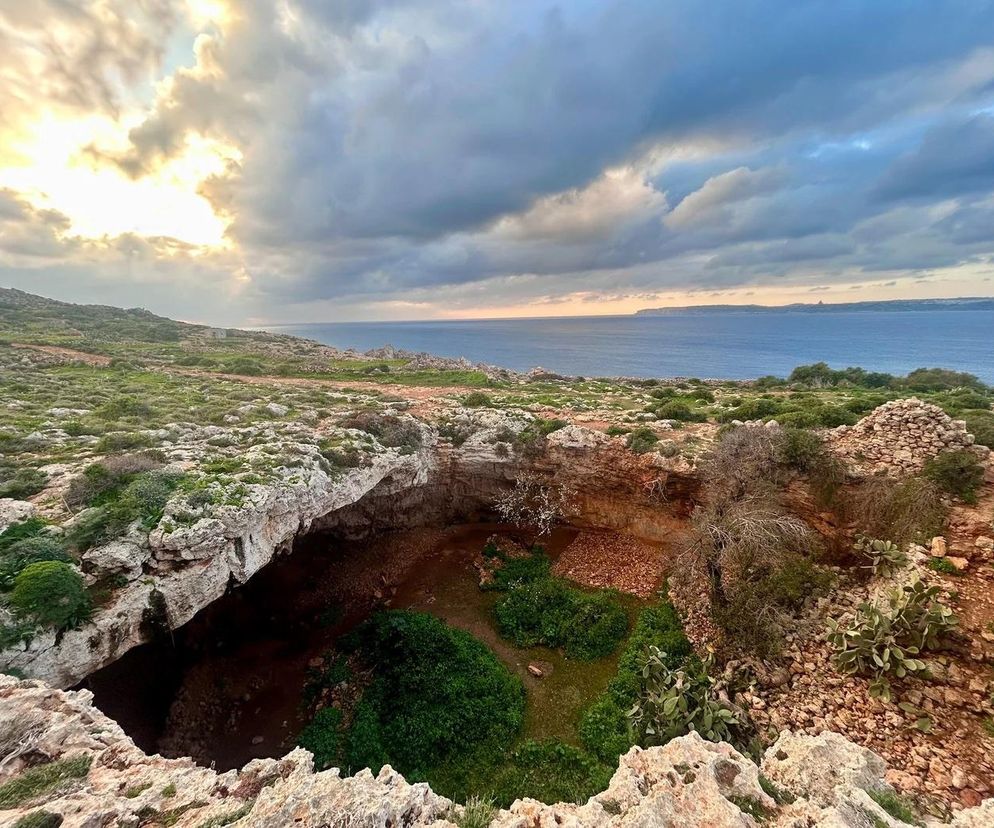 Malta, jaskinia Latnija