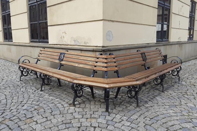 Będzie więcej kutych ławek w przestrzeni Starego Miasta w Lublinie