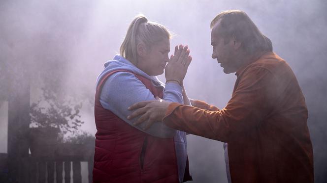 Barwy szczęścia odc. 2383. Aldona (Elżbieta Romanowska), Borys (Jakub Wieczorek)