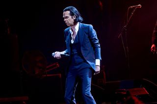 Nick Cave zdradził, jakie ma przedkoncertowe rytuały. Siedzę w ciszy przez 15 minut