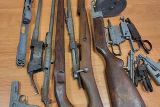 Policjanci z Grodziska Mazowieckiego pojechali do... Wadowic. Nielegalny aresnał broni zlikwidowany