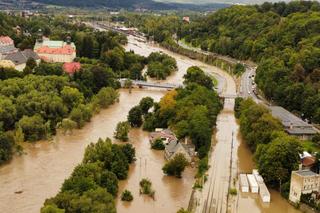 Powódź zbiera śmiertelne żniwo. W zalanym budynku znaleziono zwłoki kobiety