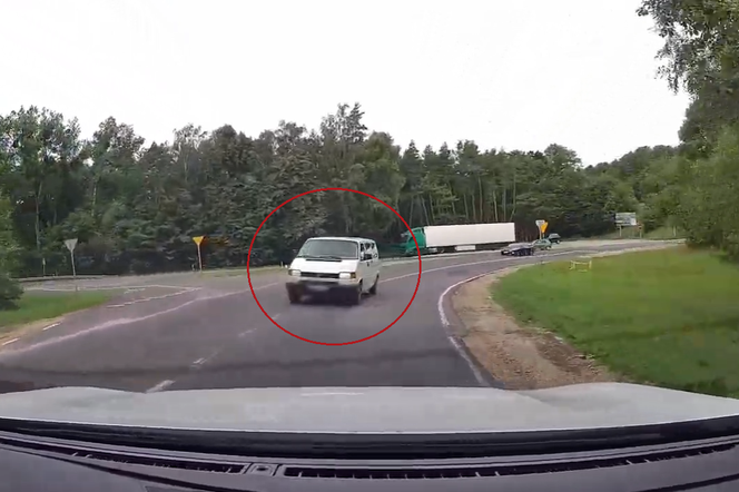 Szokujące, co robią kierowcy na drogach Warmii i Mazur. Policja publikuje NAGRANIA z wideorejetratorów!