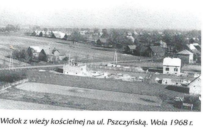 Widok z wieży kościelnej na ul. Pszczyńską. Wola 1968 rok. 