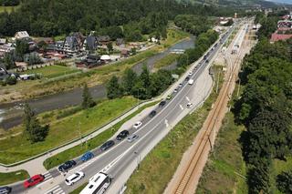 Gigantyczne korki na zakopiance. W długi sierpniowy weekend wielu turystów ruszyło w Tatry