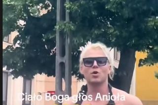 Kilka dni po wypadku Skolim już szaleje po scenie bez temblaka. Ciało boga, głos anioła