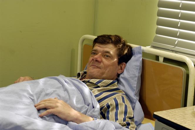 Henryk Gołębiewski: Daleko od noszy