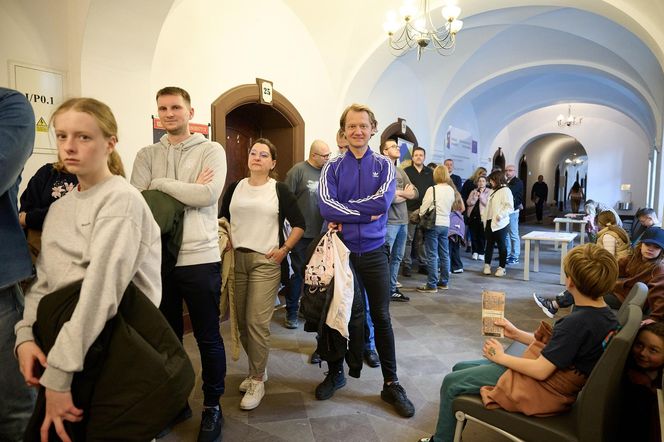 Gigantyczna kolejka w Olsztynie. Wszyscy chcieli zwiedzić to miejsce