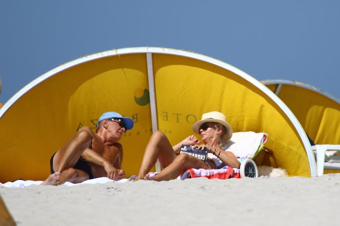 Jan Englert z żoną i ćorką w Juracie