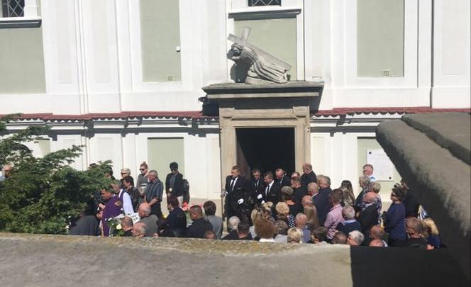 Pogrzeb ofiar wypadku w Boksycce. Zenon, Agnieszka, Paweł i Adrian zostaną pochowani razem