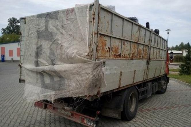 Niesprawna ciężarówka zatrzymana na drodze w Skarżysku. Wcześniej przeszła przegląd 