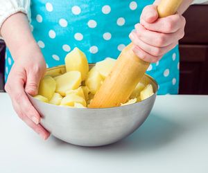 Nie wiesz, co zrobić z wczorajszych ziemniaków? Kluski ziemniaczane po azjatycku są odpowiedzią