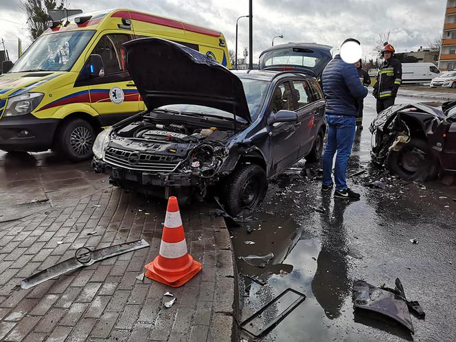 Zderzenie dwóch samochodów na skrzyżowaniu Brzozowej z Bielicką! [ZDJĘCIA]