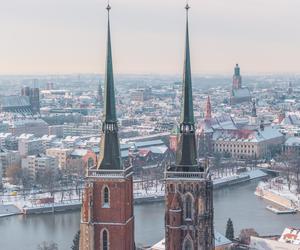 Rewitalizacja zabytkowej kamienicy we Wrocławiu. Przywracają przedwojenny dach!