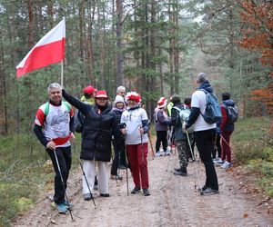 Poszli dla Niepodległej. W Krasnobrodzie odbył się IV. Rajd Nordic Walking