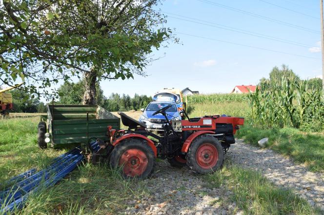 Koszyce Małe: Nie żyje 93-letni kierowca ciągnika. Pomylił biegi