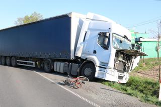 Tragiczny wypadek w powiecie aleksandrowskim. Nie żyje rowerzysta [ZDJĘCIA]