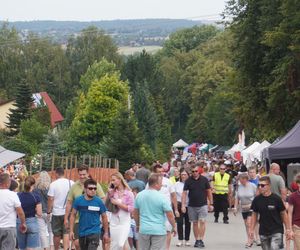 Turyści w Nowej Słupi i na Świętym Krzyżu