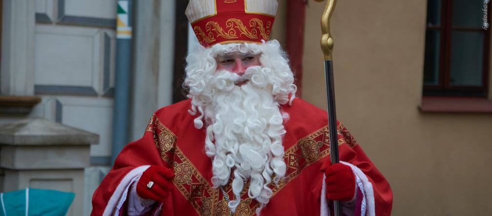Setki Mikołajów w centrum miasta. Orszak św. Mikołaja w Lublinie