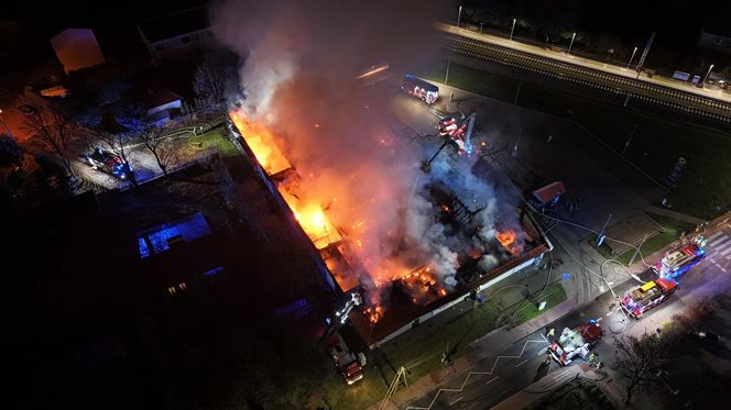 Gigantyczny pożar sklepu w Grodzisku Mazowieckim