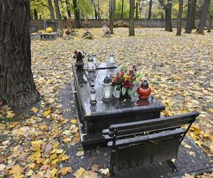 Generał Czesław Kiszczak ma skromny grób