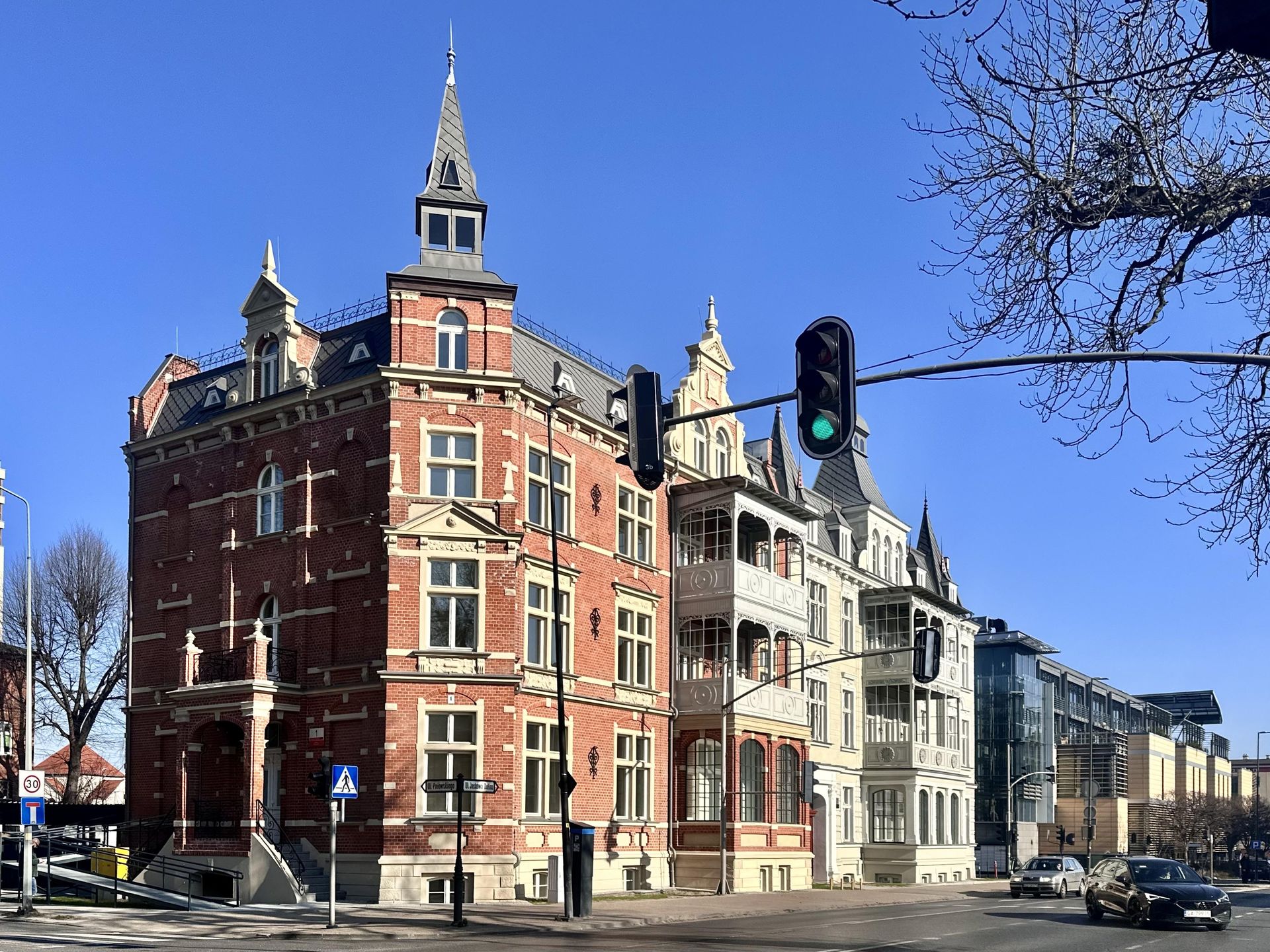 Kamienice przy ul. Pniewskiego 1 i Jaśkowa Dolina 7