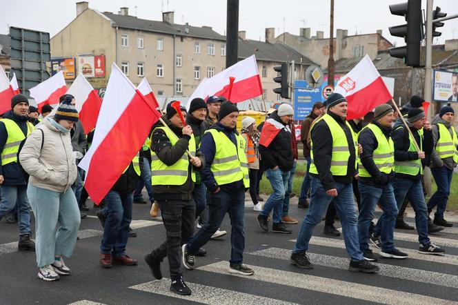 Protest rolników 20 marca w Lublinie. Przeszli ulicami miasta pod LUW