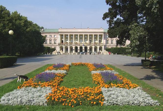 Obecny wygląd placu Żelaznej Bramy w Warszawie