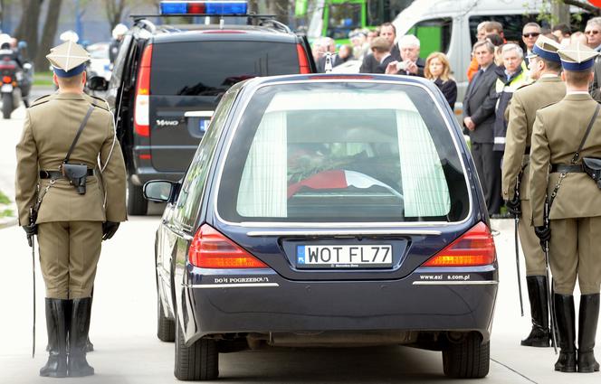 Ciało prezydenta Lecha Kaczyńskiego przyleciało do Polski