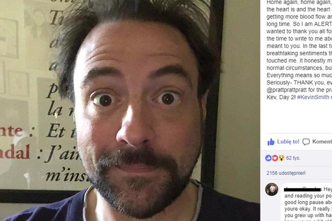 Kevin Smith dziękuje fanom po wyjściu ze szpitala