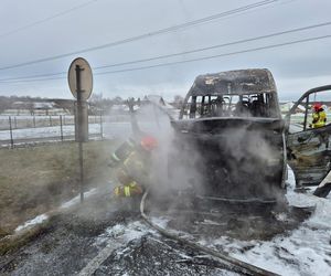 Bus spłonął doszczętnie pod Tarnowem. Podróżowało nim 25 osób