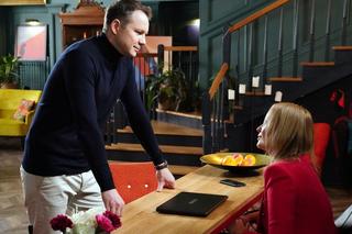 Barwy szczęścia odc. 2824. Bruno (Lesław Żurek), Karolina (Marta Dąbrowska)