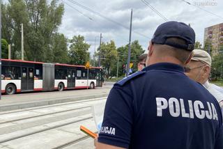 Częstochowa: Policjanci w autobusach i tramwajach sprawdzają czy pasażerowie mają maseczki [ZDJĘCIA]