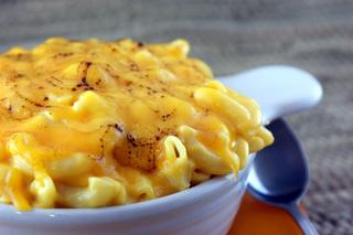 Makaron serowy: przepis na mac and cheese, czyli amerykański klasyk