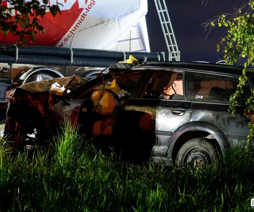 Dwoje młodych strażaków nie żyje! Subaru wjechało pod cysternę. Tragedia pod Wrocławiem